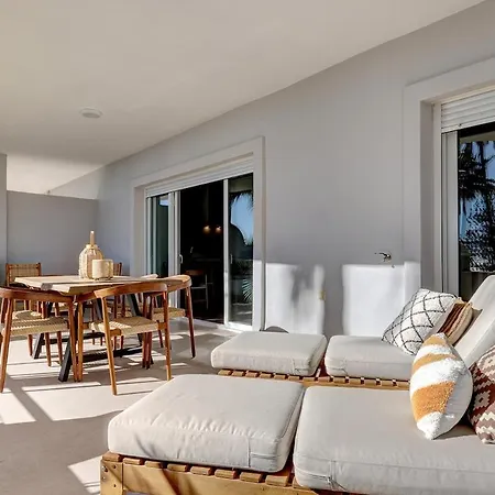 Diez In Spacious Balcony And Sea View 아파트