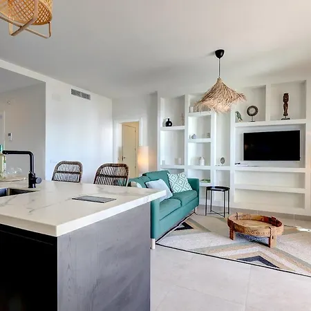 Apartment Gerenoveerd Diez: Groot Balkon & Zeezicht Estepona