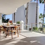 Diez In Spacious Balcony And Sea View *