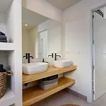 Diez In Spacious Balcony And Sea View Apartment