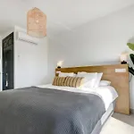 Diez In Spacious Balcony And Sea View Apartment Estepona