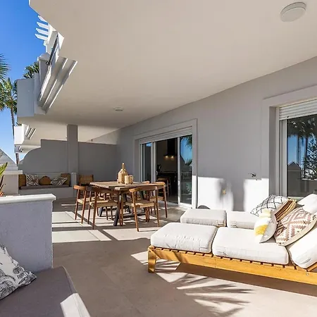 Diez In Spacious Balcony And Sea View Estepona