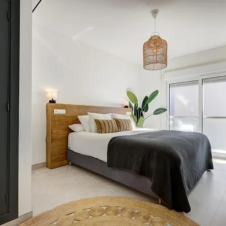 Diez In Spacious Balcony And Sea View