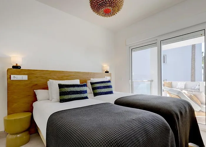 Diez In Spacious Balcony And Sea View Estepona