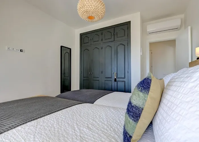 Apartment Diez In Spacious Balcony And Sea View Estepona