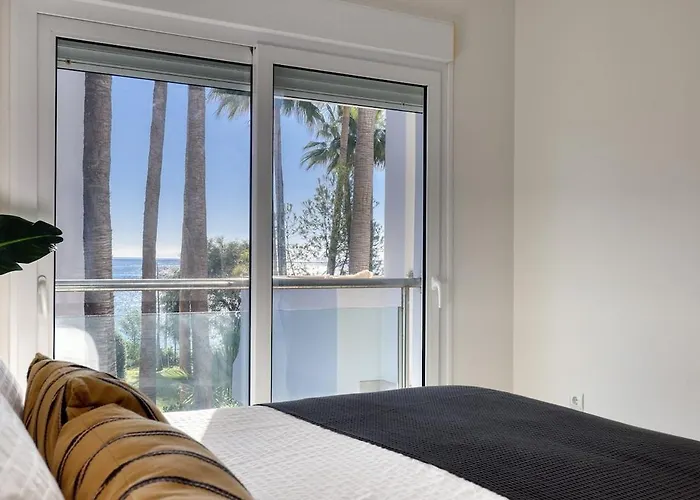 Diez In Spacious Balcony And Sea View *