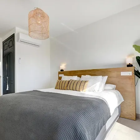 Diez In Spacious Balcony And Sea View Апартаменты Эстепона