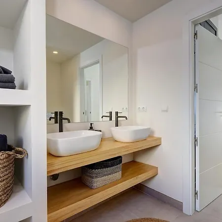 Diez In Spacious Balcony And Sea View Appartement