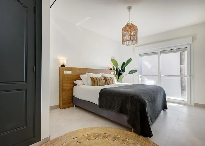 Diez In Spacious Balcony&sea View