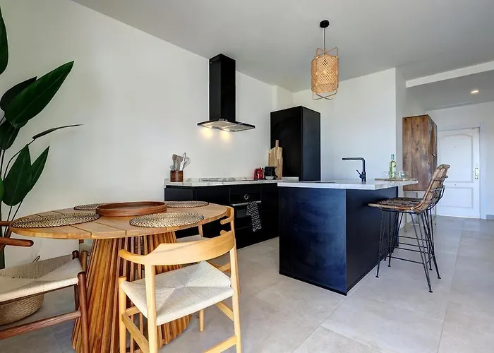 Diez In Spacious Balcony&sea View Estepona